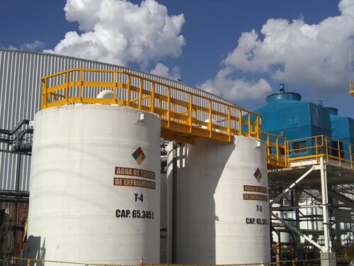 ¿Que es el plástico reforzado con fibra de vidrio? 12 Pasarelas y barandales en con perfilería pultruida en poliéster reforzado con fibra de vidrio PRFV