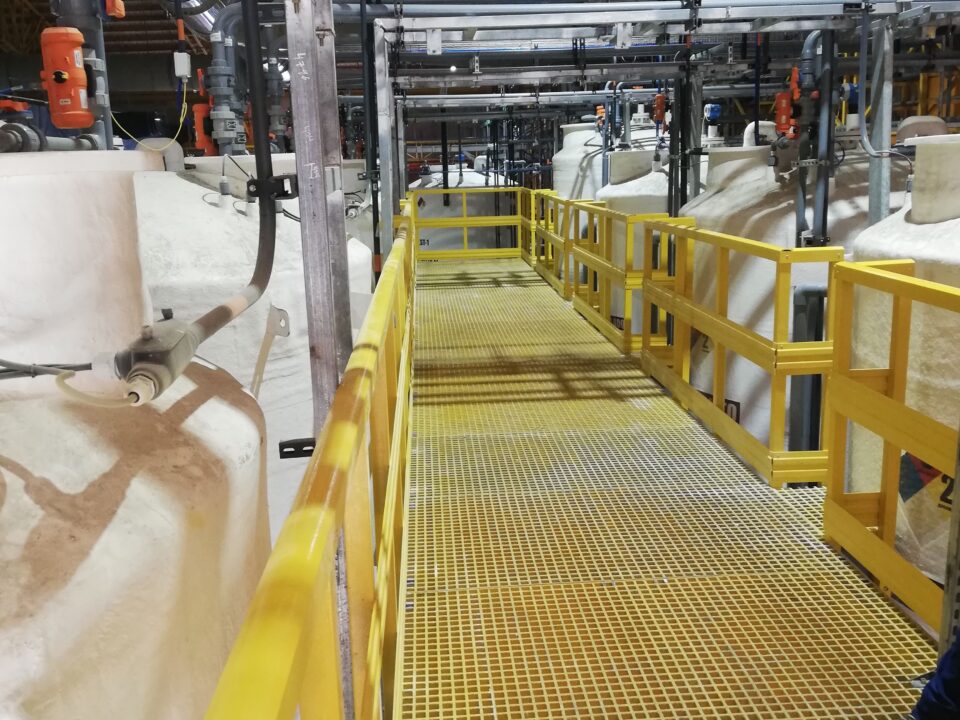 Perfilería pultruida perfiles estructurales reforzado con fibra de vidrio PRFV