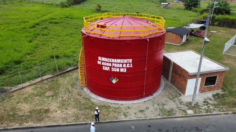 Tanque en plástico reforzado con fibra de vidrio PRFV para almacenamiento de agua red contra incendios y estructuras pultruidas en fibra de vidrio.