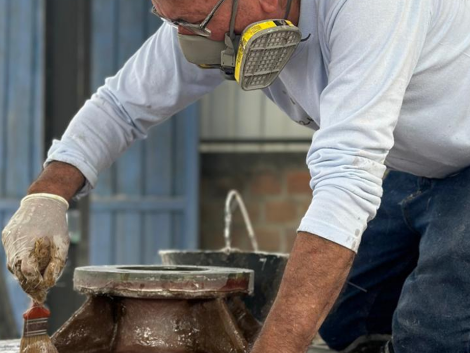 ¿Cuándo reparar un tanque y cuándo comprar uno nuevo en fibra de vidrio?
